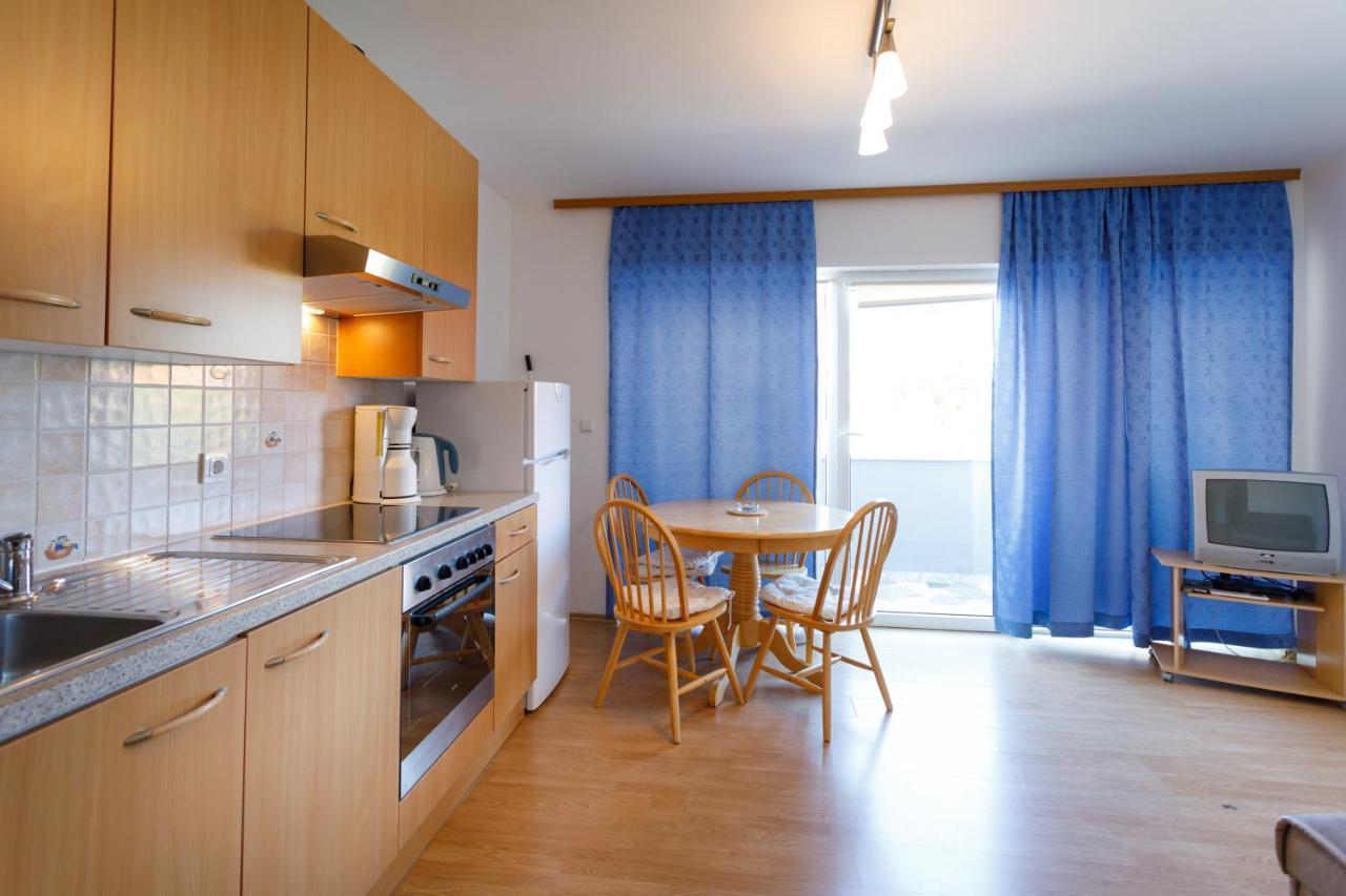 Apartments Lacic Krk Town Eksteriør bilde