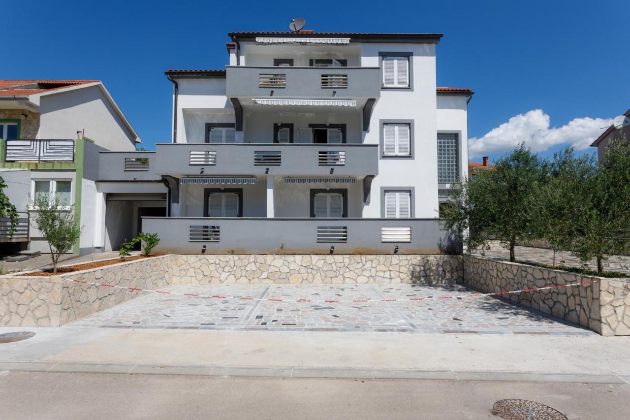 Apartments Lacic Krk Town Eksteriør bilde