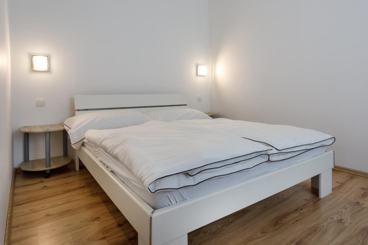 Apartments Lacic Krk Town Eksteriør bilde