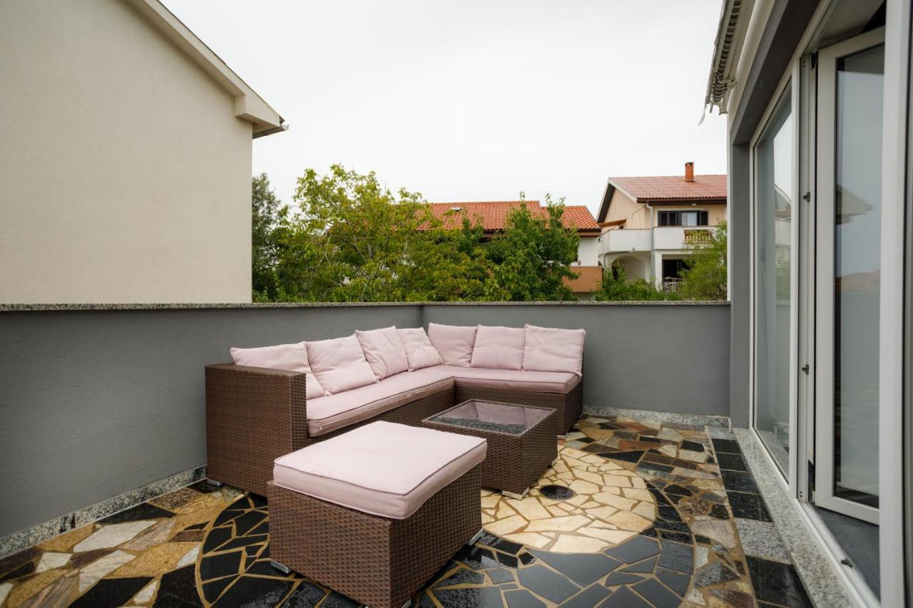 Apartments Lacic Krk Town Eksteriør bilde
