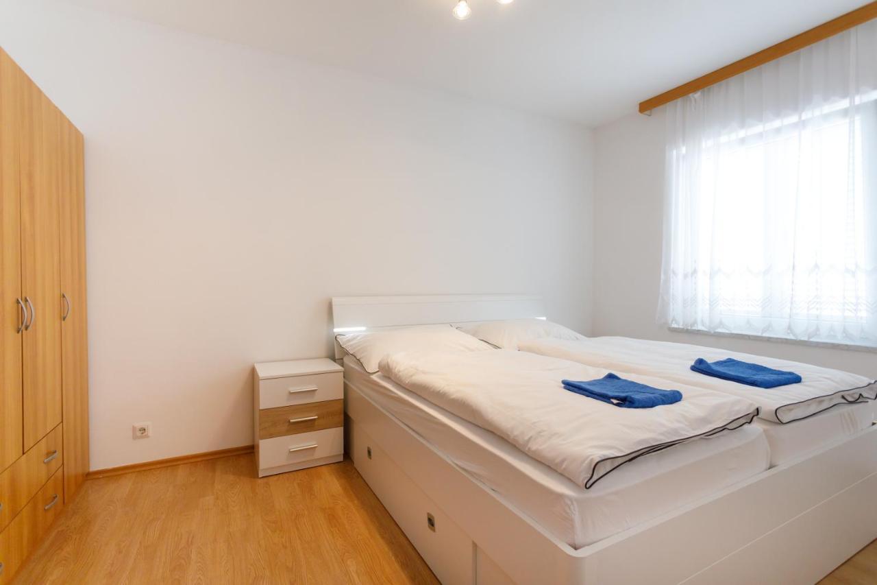 Apartments Lacic Krk Town Eksteriør bilde